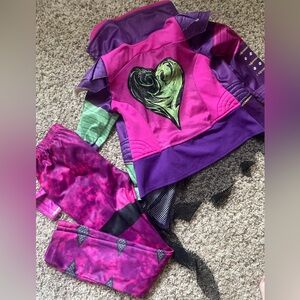 Disney rare Descendants outfit. I think it’s size 5/6, Mal